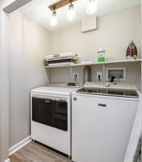 Essential Escape Villa Radcliff ภายนอก รูปภาพ